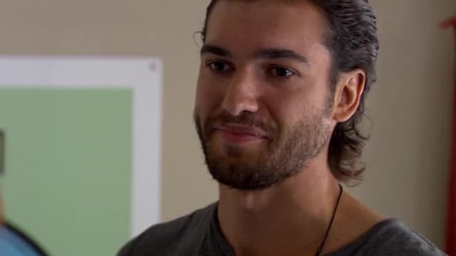 S04:E03 - Love Hurts