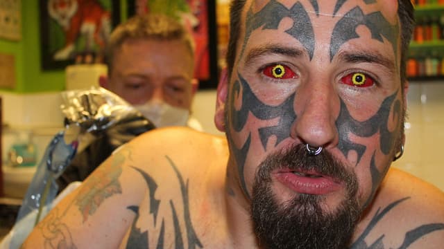 S01:E03 - 200 Nips and Tucks… and I Want More!