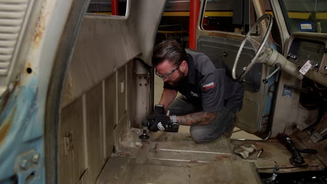S01:E06 - Interior Prep and Driveway Rescue