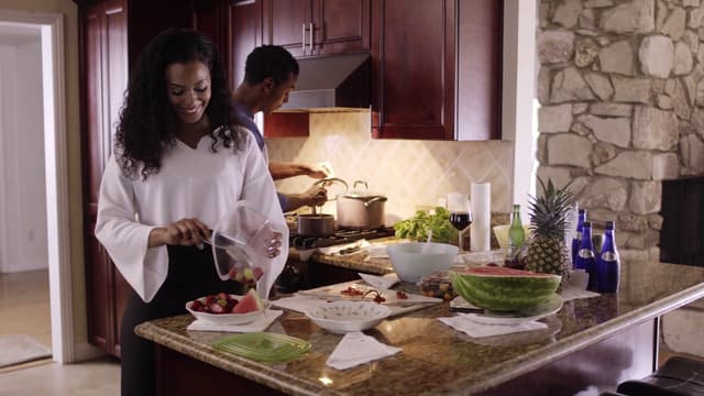 S01:E03 - Let Your Hands Go