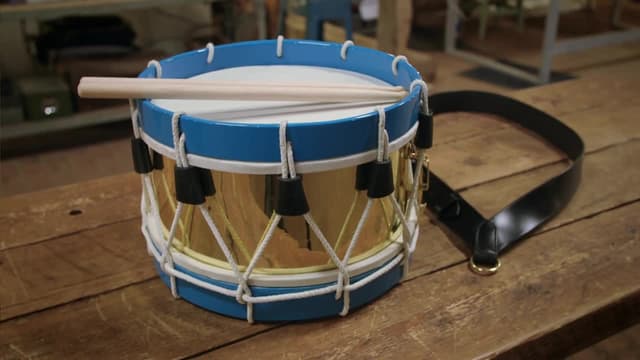S05:E08 - Sidecar, Papier Mache Table and Military Drum