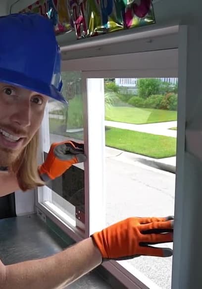 S02:E01 - Handyman Hal Works With Ice Cream Truck / Ice Cream Truck for Kids poster