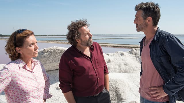 S01:E03 - Between Salt and Sea