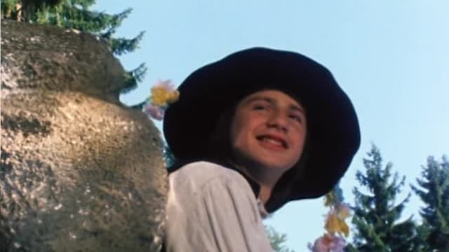 S01:E19 - The Twelve Months