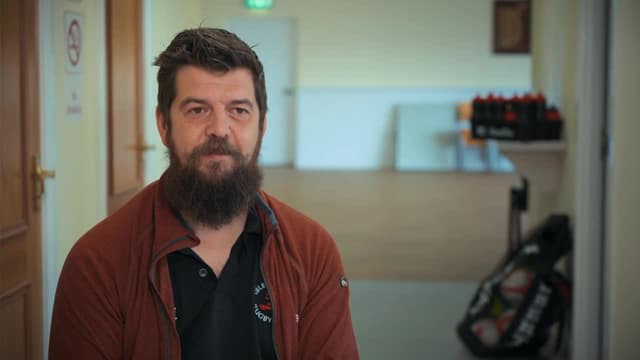 S01:E05 - Rugby Club