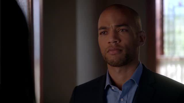 S02:E11 - She Hates Us