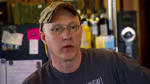 S01:E01 - Boring Master Bedroom Makeover