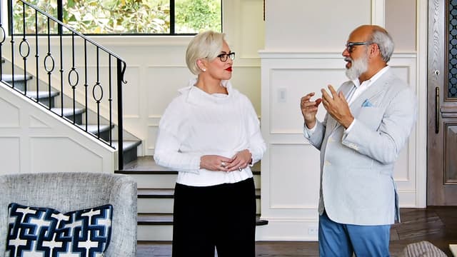 S01:E02 - The Arizona Villa & the English Manor