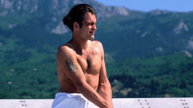 S05:E01 - Weightless