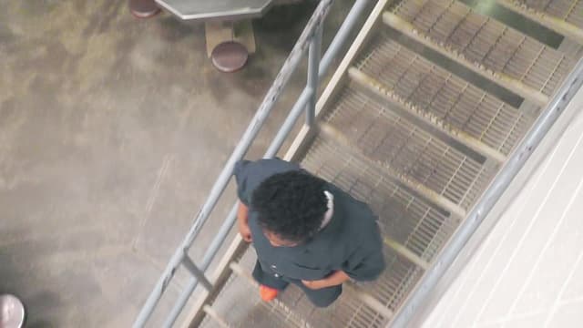 S07:E09 - Inmate or Civilian