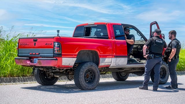 S01:E09 - I Built a Backwards Truck to Confuse Police