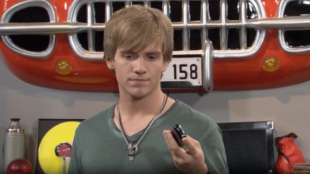 S02:E02 - Naughty and Nice With Boys