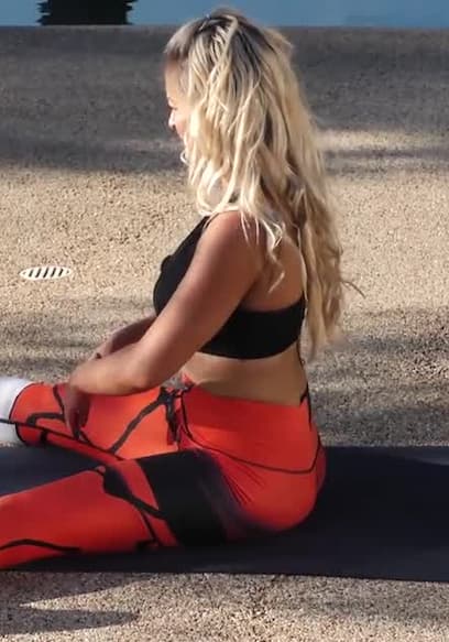 S01:E09 - 35 Min Abs Workout poster