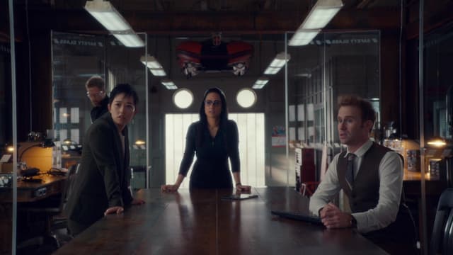 S03:E06 - What Lies Beneath