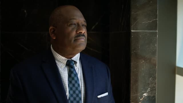 S01:E07 - One Train May Hide Another