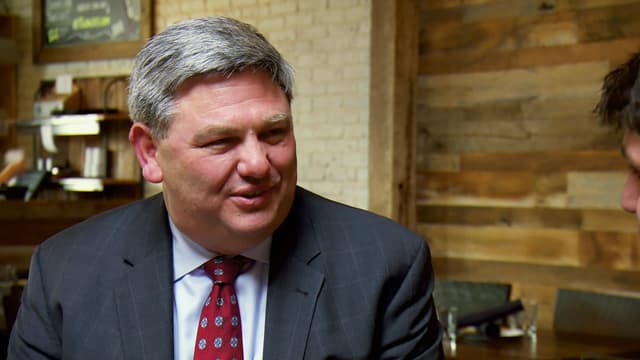 S10:E08 - Home Is Where Your Spouse Is