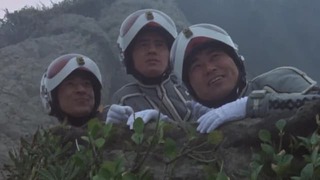 S01:E32 - The Strolling Planet