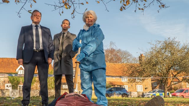 S22:E02 - The Stitcher Society