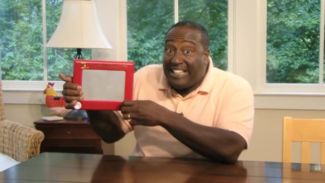 S01:E02 - ¡Etch a Sketch, Bingo, Moon Landing y más!