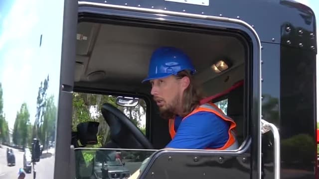 S01:E04 - Smash My Trash Truck With Handyman Hal / Smash Trash Garbage Dumpster Truck