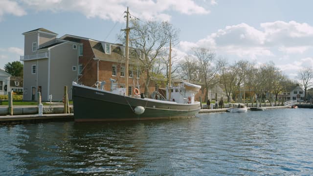 S07:E02 - Land and Sea