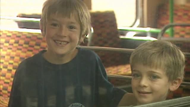 S01:E25 - Washing the Bus