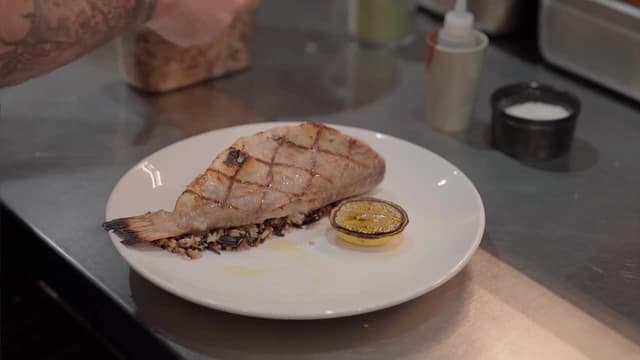 S01:E18 - Tribune Restaurant