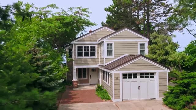 S02:E08 - Lake Michigan House Hunt