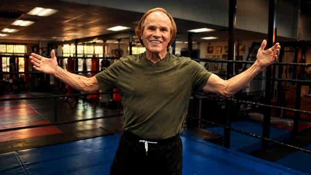 S01:E07 - He Won 200 Fights and Invented Kickboxing