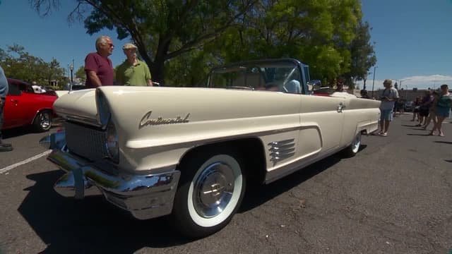 T17:C11 - S17:E11 - Main Street Reunion Car Show