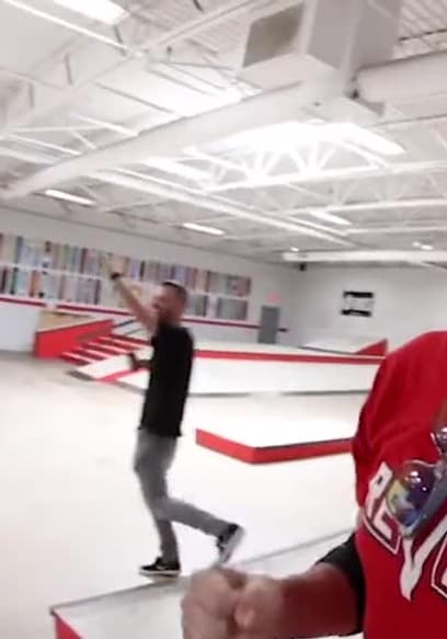 Póster de S01:E15 - RC Monster Truck at a Skatepark / RC Truck vs. Skatepark Ramp