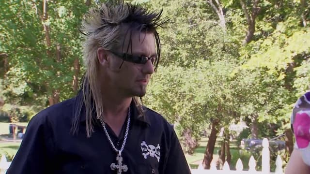 S05:E07 - Backyard Swarm