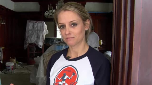 S05:E02 - Distressed Dining Room