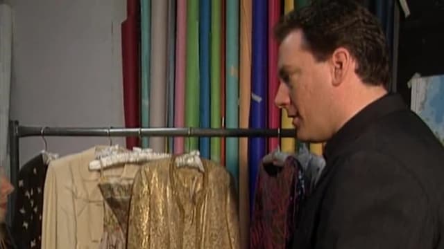 S01:E06 - Auction Adventure: High Fashion