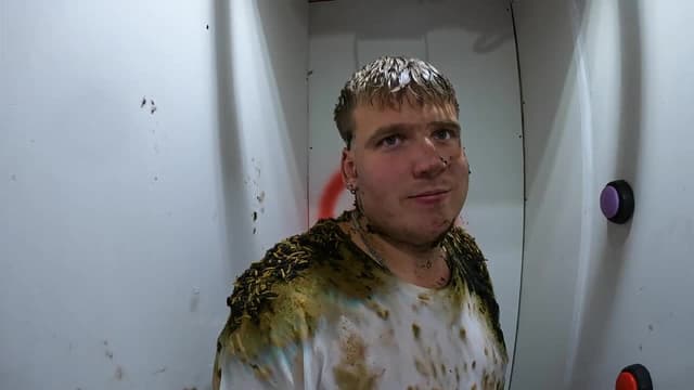 S01:E16 - Stranded in Extreme Survival House