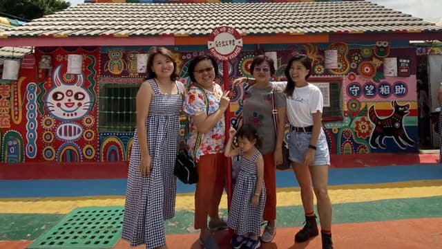 S01:E01 - Finding Mr. Right