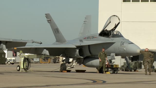 S05:E03 - Hangar Flying