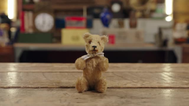 S08:E27 - Tavern Clock, Postman's Prank Horn, Perfume Teddy