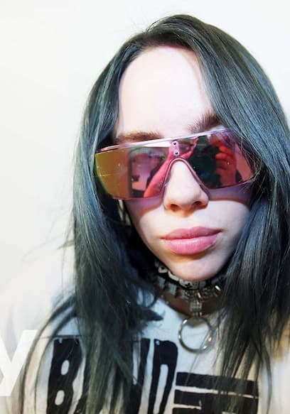 Póster de S01:E08 - Billie Eilish on Childish Gambino, Star Trek, and Loving the Beatles - the Noisey Questionnaire of Life & the Noisey Questionnaire of Life: Donald Glover & Songstress GreenTea Peng Tells Us Her Favorite Type of Tea & QOL- Bree Runway