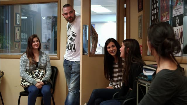 S01:E07 - Naughty and Nice