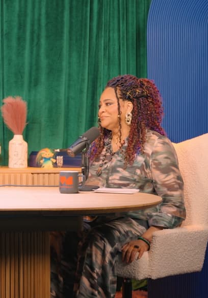 S01:E16 - Hide Ya Wigs: Regine Gets Mugged poster