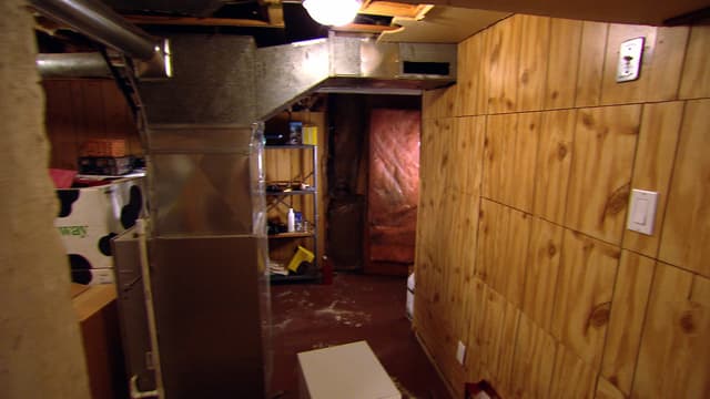 S01:E02 - City House vs. Country House