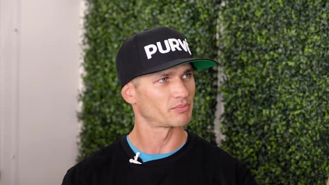 S01:E03 - Ukulele & Donuts