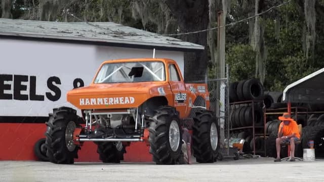 S01:E02 - The Dirty 7 vs. South Carolina