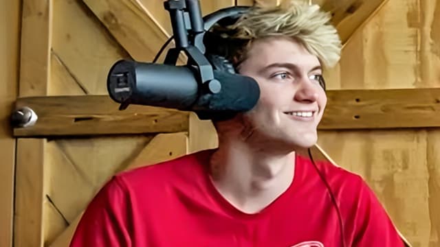 S01:E01 - Social Media, Status, Anxiety With Tristan Braungardt