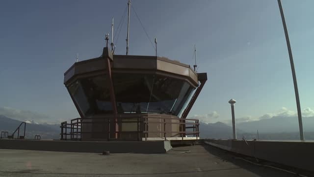 S05:E09 - Control Tower