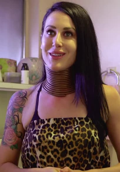 S06:E04 - Air Freshener / Long Neck Woman poster