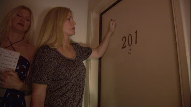 S03:E05 - Knock, Knock Who's There?