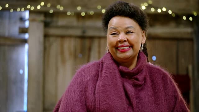 S07:E32 - Deborah's Doll, RAF Dress Boots, POW Ring