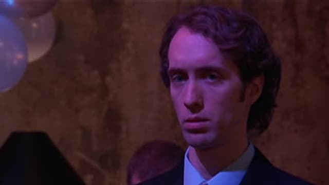 S04:E13 - He Loves Me, He Loves Me Not